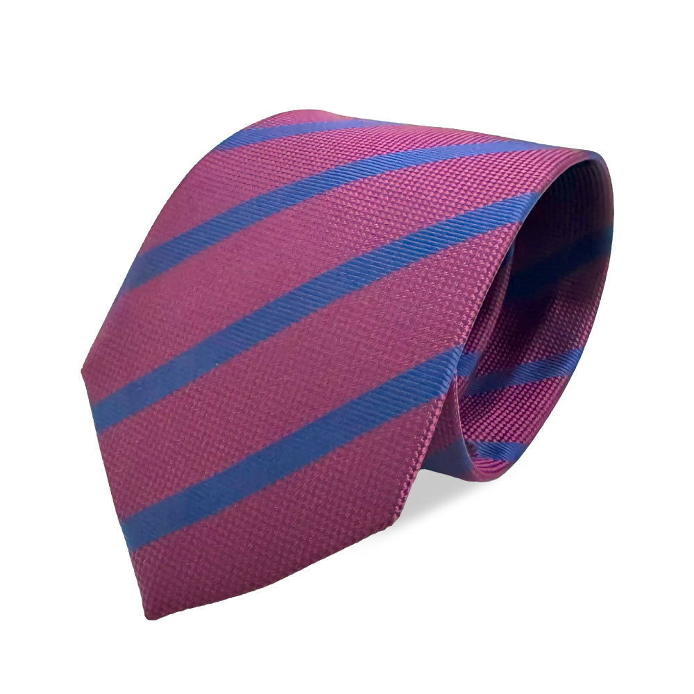 Cravatta rossa con strisce blu